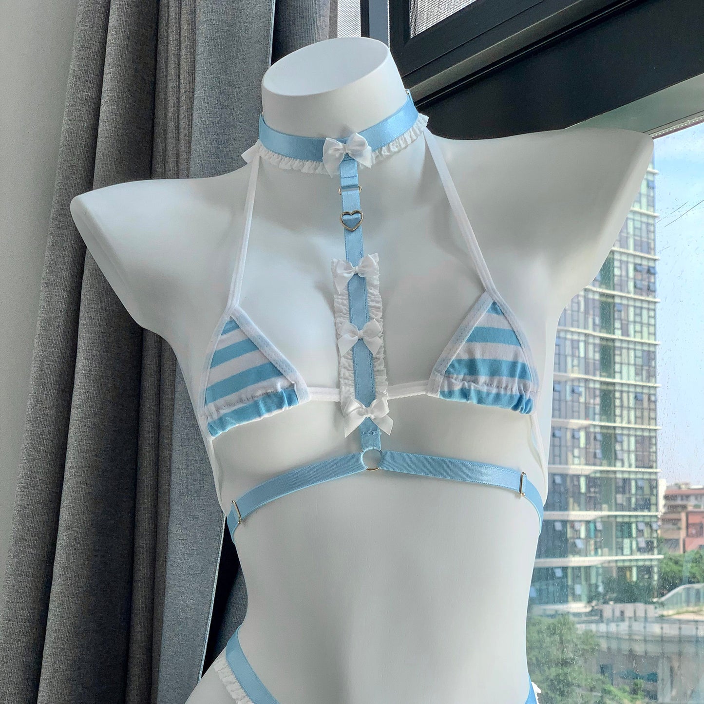 惹かれる水色セクシーハーネスマイクロビキニコスプレ【エビスタジオ】