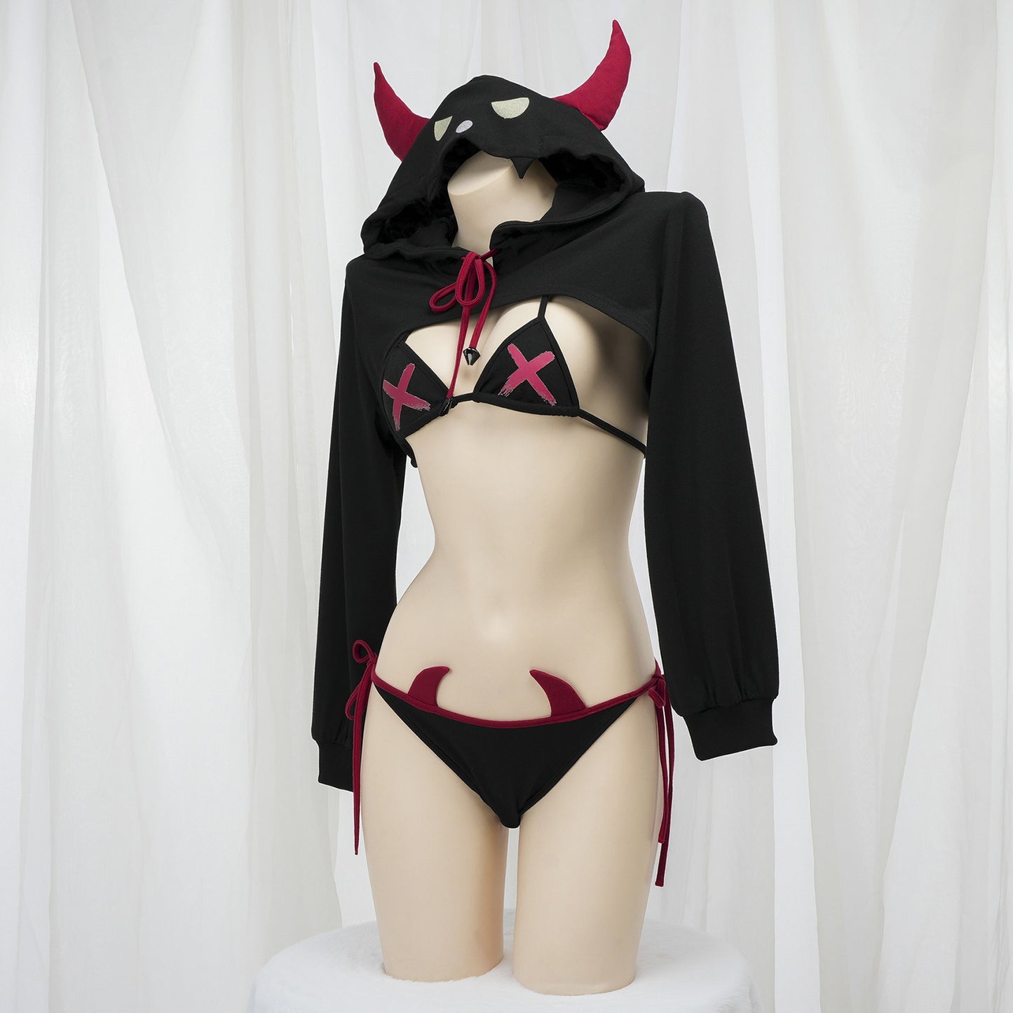 ちょっぴり大胆なセクシー小悪魔パーカー×ビキニコスチュームセット