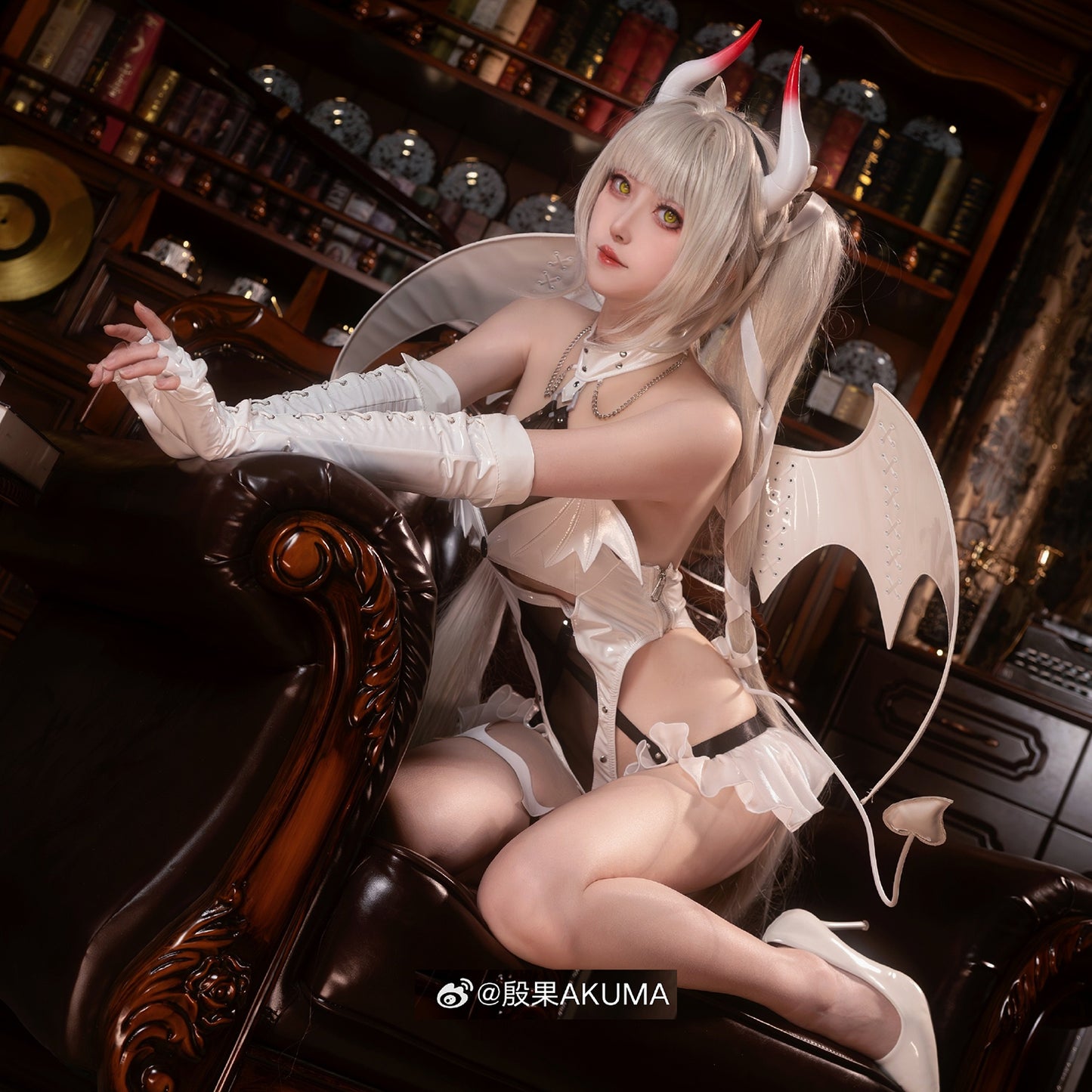 勝利の女神：NIKKE ニケ ブラン純白エナメルで魅せるセクシーハイレグ小悪魔コスプレ【歪萌舍】