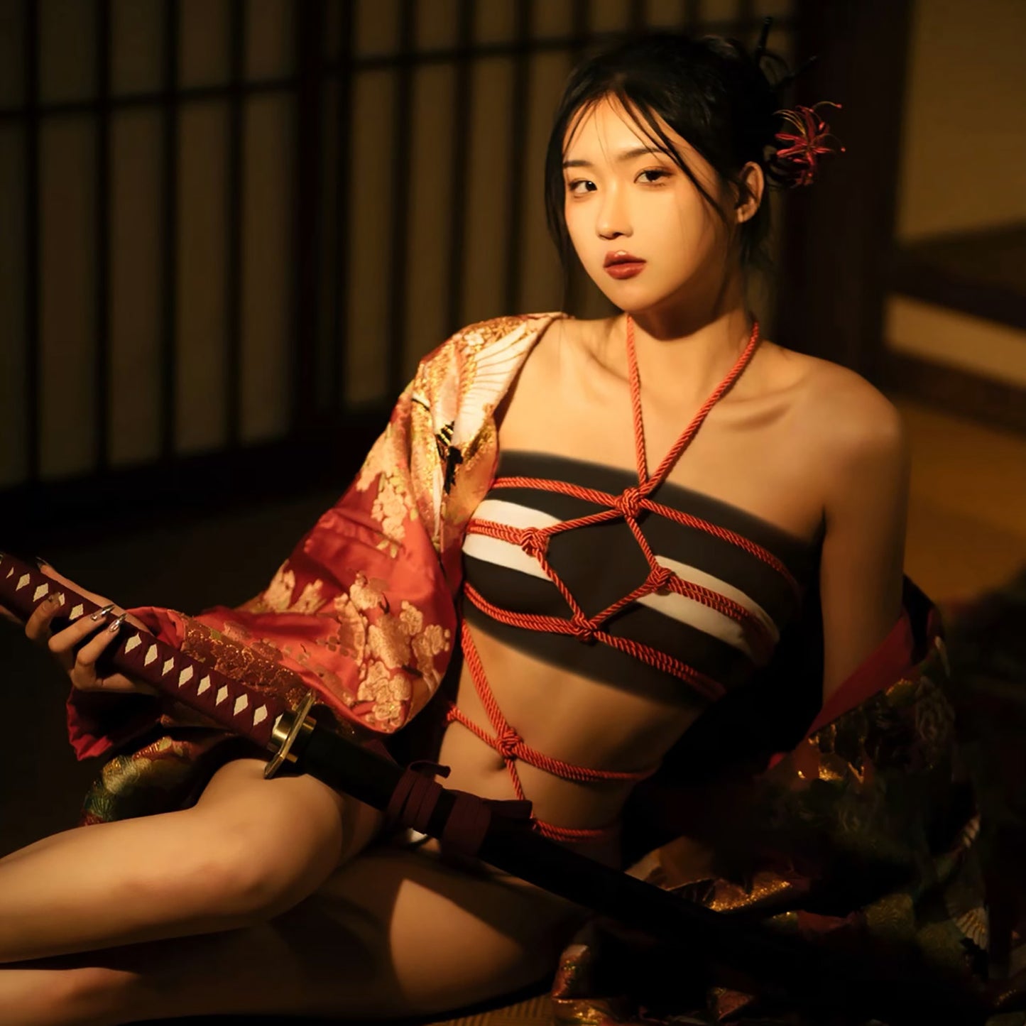 誰でも簡単に着用できる菱縄縛りビキニセットアップ 巫女風緊縛ランジェリー【エビスタジオ】