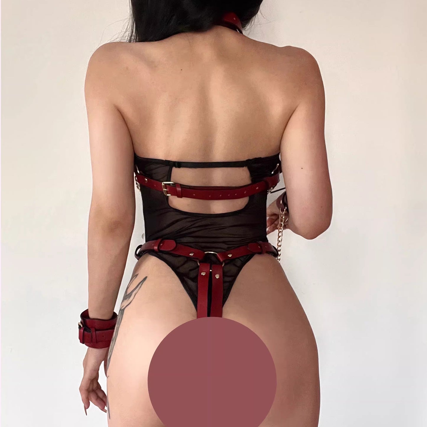 身体のラインを美しく引き立てるレザーボディーハーネス ブラック/ワインレッド【WhiteLia】