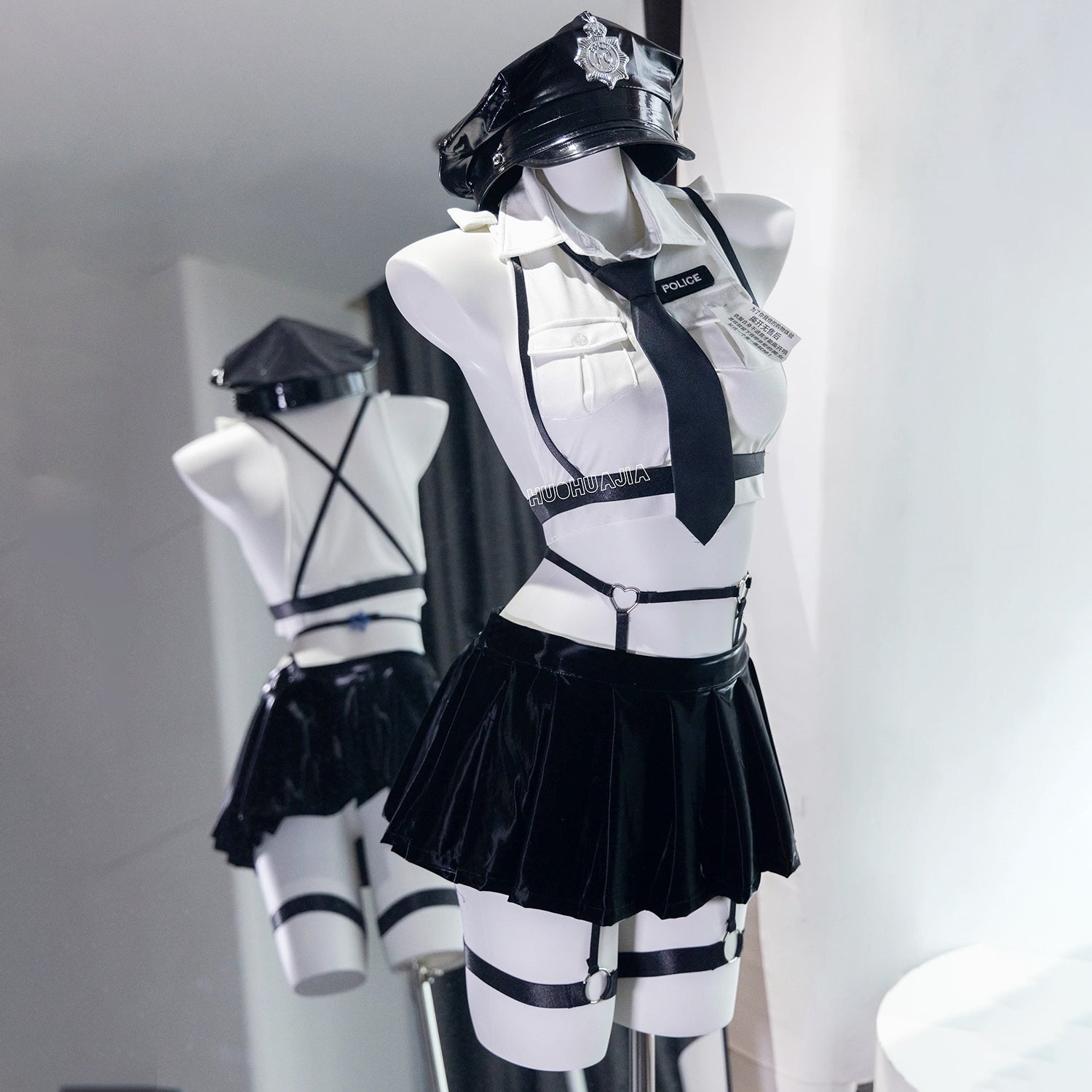 ボンテージ風 セクシーポリス コスチューム レザー 過激 コスプレ フルセット 肉感強調 ストラップ くい込みベルト ボンテージ セクシー衣装 ディテール