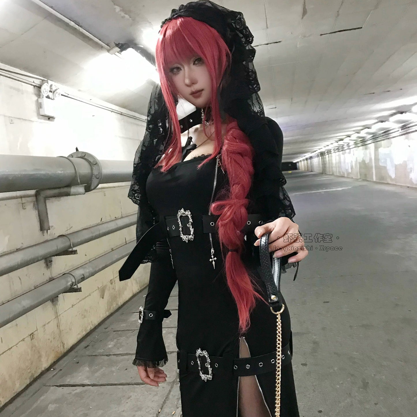 ハードなボンデージ風シスターワンピース 白/黒 ベール付【エビスタジオ】