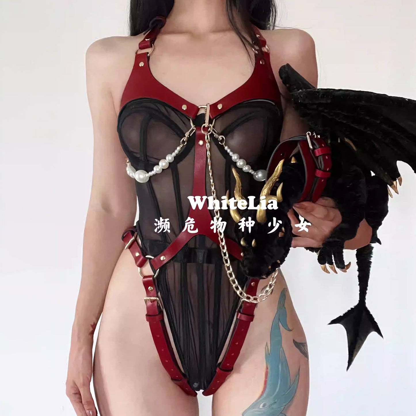 身体のラインを美しく引き立てるレザーボディーハーネス ブラック/ワインレッド【WhiteLia】