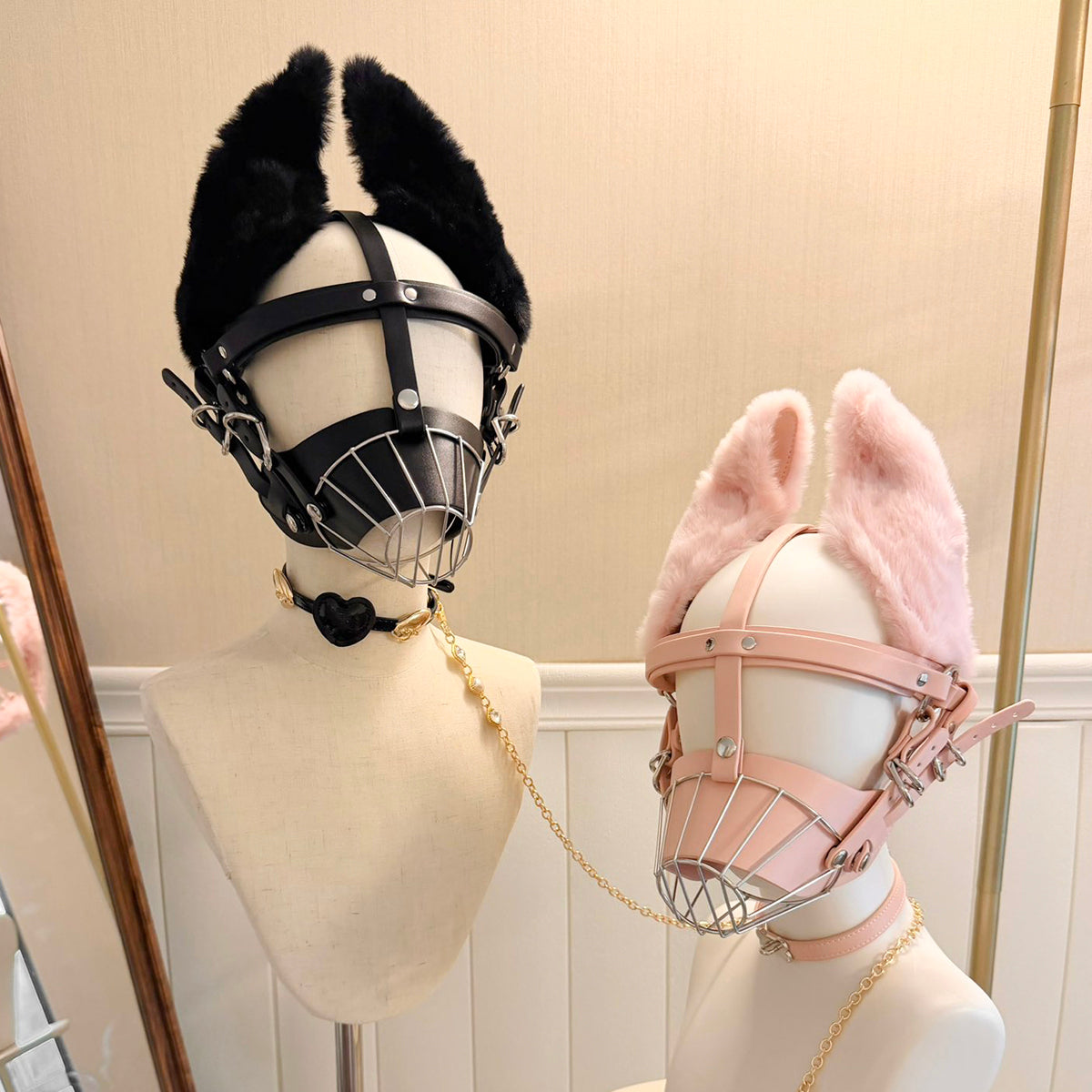 【躾けられる悦び】ふわふわファー犬耳×ハード拘束。高級人間用ドッグマズル（口輪）黒/ピンク