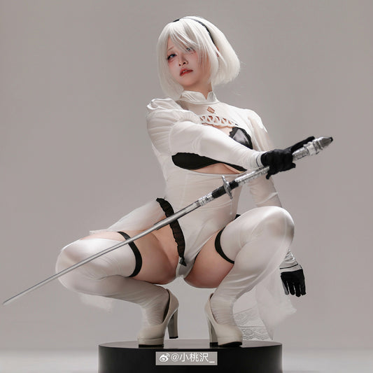 アズレン×ニーア オートマタ 凛々しい2B 圧倒的太ももが垣間見える白ドレスコスプレ 【火華家】