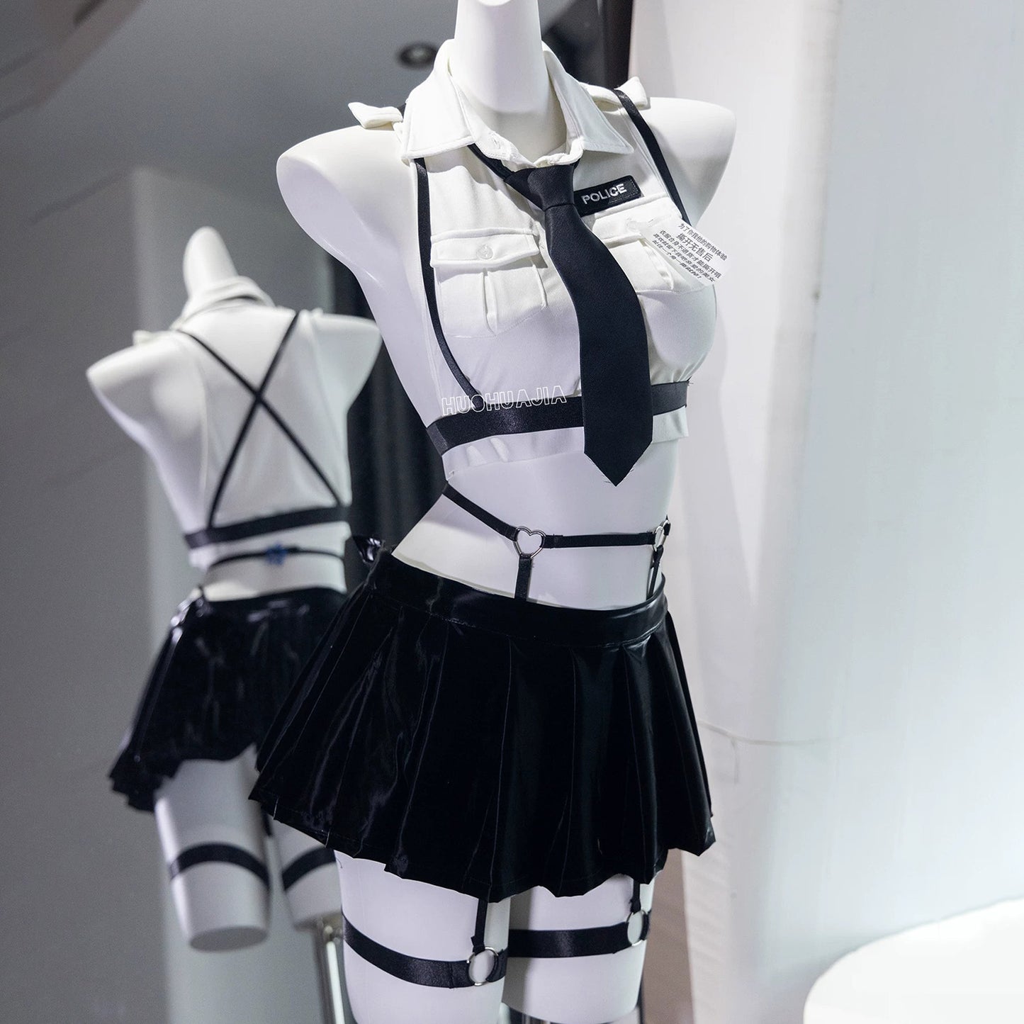 ボンテージ風 セクシーポリス コスチューム レザー 過激 コスプレ フルセット 肉感強調 ストラップ くい込みベルト ボンテージ セクシー衣装 ディテール