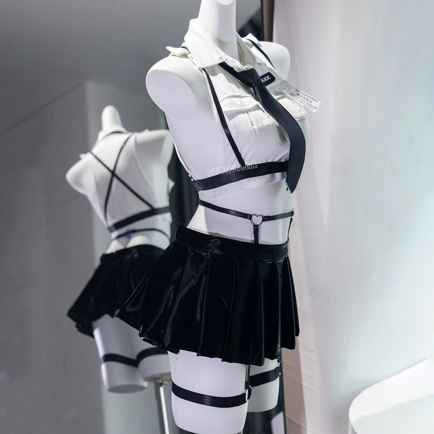 ボンテージ風 セクシーポリス コスチューム レザー 過激 コスプレ フルセット 肉感強調 ストラップ くい込みベルト ボンテージ セクシー衣装 ディテール
