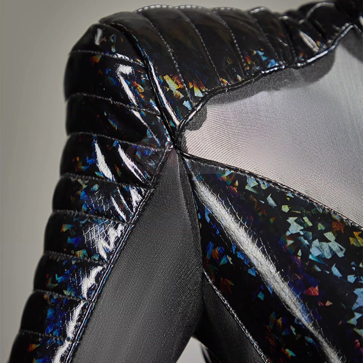 幻想的な輝きを放つ透け感メッシュを融合したサイバー風スキンスーツ【Bbunny】