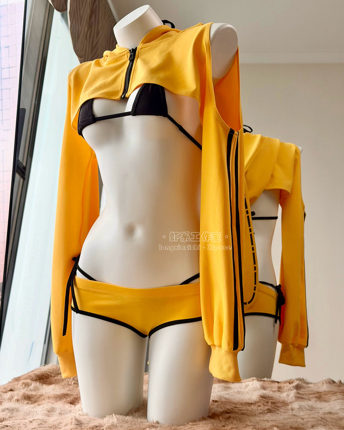 イエローブルマ風うさ耳パーカー×極小マイクロビキニ ハートくり抜きエプロン付き 【エビスタジオ】
