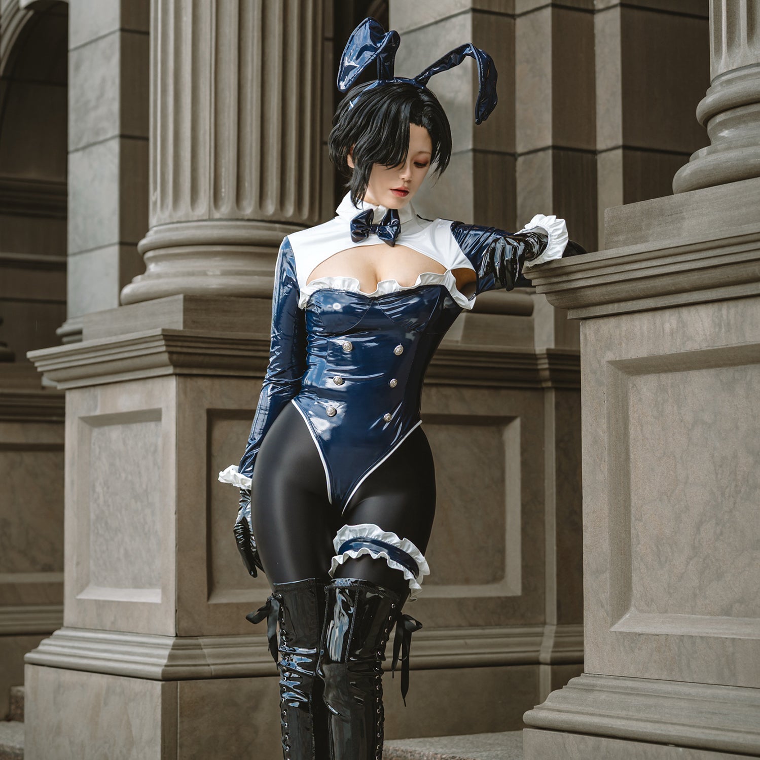 エナメル ハイレグ バニーガール コスプレ 背面 ネイビーブルー